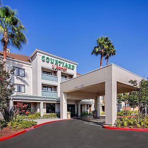 Courtyard By Marriott Oakland Airport
